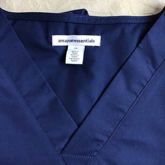 Amazon Essentials | Quick Dry Stretch Scrub Top L - Picture 6 of 8